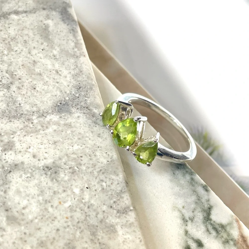 Stunning 925 Sterling Silver Peridot Ring, US:7 “VIBES”